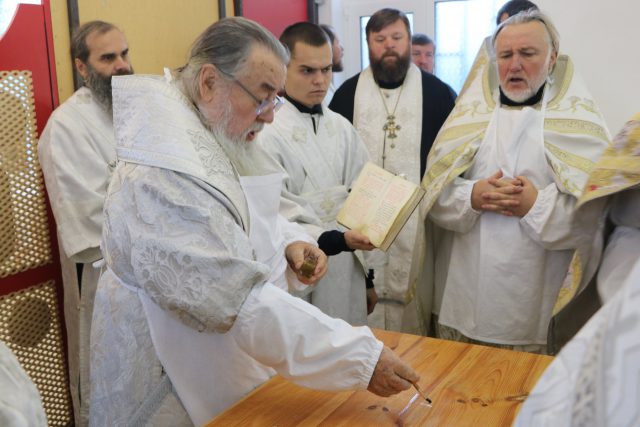 Митрополит Ириней совершил Великое освящение храма в Новомосковске