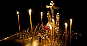 В храмах епархии помолились о погибших во время революции достоинства