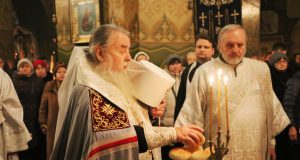 В канун Рождества Христова митрополит Ириней совершил вечернее богослужение в Свято-Троицком кафедральном соборе г. Днепра