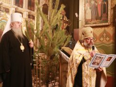 Вечером в день праздника Рождества Христова днепропетровские архипастыри молились в главном соборе епархии