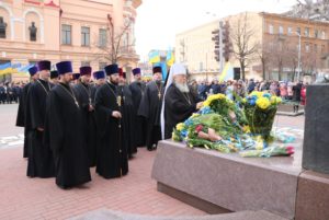 Духовенство Днепропетровской епархии возложили цветы к памятнику Т.Г.Шевченко