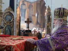 В Неделю 3-ю Великого поста 2019 года митрополит Ириней совершил Литургию в Свято-Троицком кафедральном соборе г. Днепра