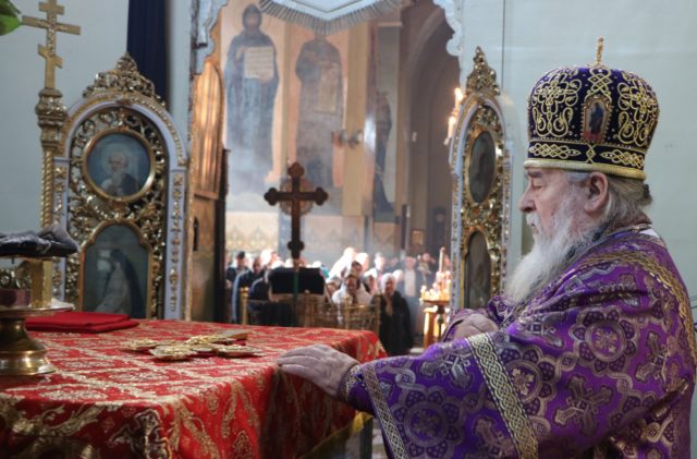 В Неделю 3-ю Великого поста 2019 года митрополит Ириней совершил Литургию в Свято-Троицком кафедральном соборе г. Днепра