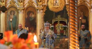 В канун праздника Похвалы Божией Матери митрополит Ириней совершил вечернее богослужение в Свято-Троицком кафедральном соборе г. Днепра
