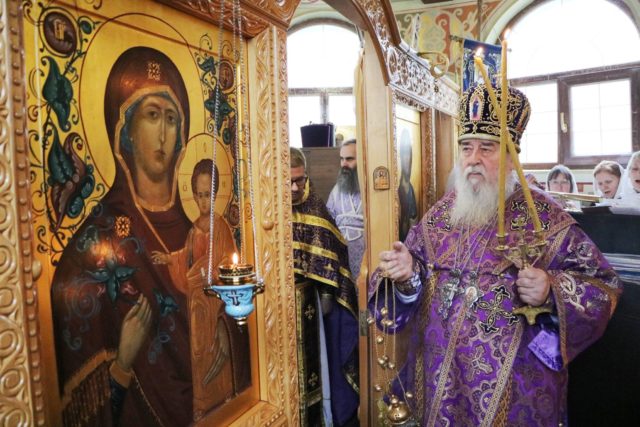 Митрополит Ириней посетил больничный храм при Днепропетровском областном онкологическом диспансере