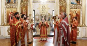 В дни Святой Пасхи митрополит Ириней посетил Спасо-Преображенский кафедральный собор г. Днепра