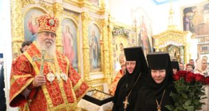 В Неделю 2-ю по Пасхе митрополит Ириней совершил Литургию в Тихвинском женском монастыре