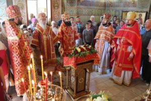 В Неделю 4-ю по Пасхе митрополит Ириней посетил Свято-Николаевский храм на Монастырском острове г. Днепра
