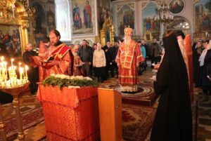 Митрополит Ириней возглавил в Корецком монастыре богослужение Радоницы