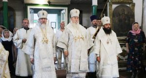 Днепропетровские архипастыри совершили Божественную литургию в Свято-Троицком кафедральном соборе г. Новомосковска