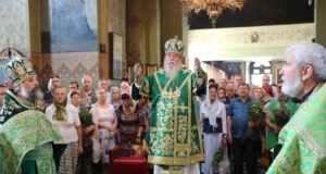 Митрополит Ириней возглавил престольное торжество Свято-Троицкого кафедрального собора г. Днепра
