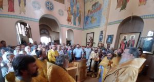 Митрополит Ириней посетил Петропавловский храм поселка Краснополье г. Днепра