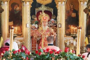 В первый день Успенского поста митрополит Ириней совершил Литургию в Свято-Троицком кафедральном соборе г.Днепра