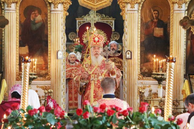 В первый день Успенского поста митрополит Ириней совершил Литургию в Свято-Троицком кафедральном соборе г.Днепра