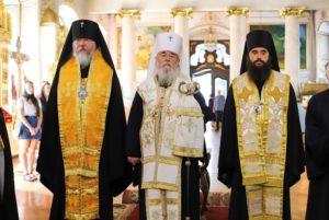 Иерархи Днепропетровской епархии совершили молебное пение в день Независимости Украины
