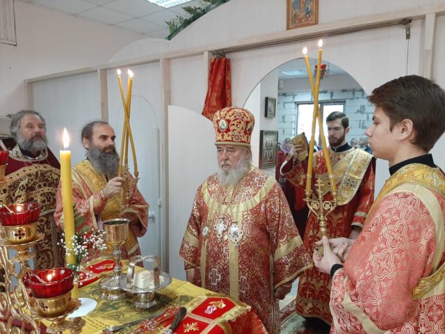 В день престольного торжества митрополит Ириней посетил храм в честь вмц. Параскевы на 12 квартале г. Днепра