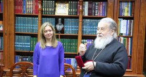 Митрополит Ириней поздравил Наталью Ефимову с жизненным юбилеем