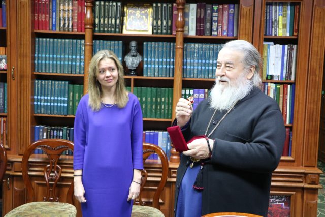 Митрополит Ириней поздравил Наталью Ефимову с жизненным юбилеем