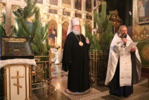 Вечером в день праздника Рождества Христова 2020 года митрополит Ириней молился в главном соборе епархии